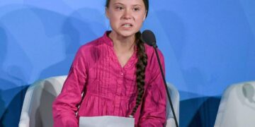 Greta Thunberg ravisteli maailman johtajia.