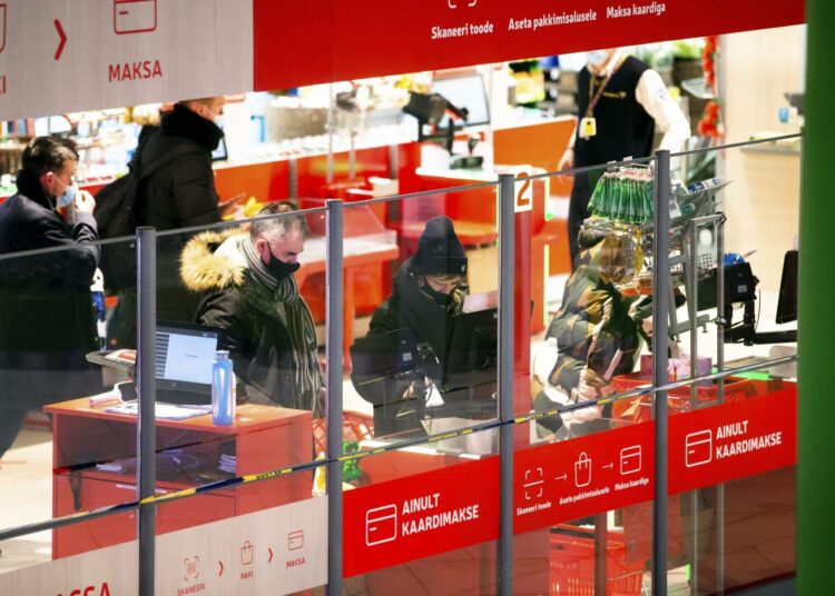 Virossa tänään alkanut koronasulku sulki muun muassa koulut. Kaupoista vain välttämättömät liikkeet, kuten ruokakaupat ja apteekit, voivat olla auki.