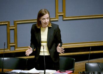 Tutkimus vahvistaa vasemmistoliiton väistyvän puheenjohtajan Li Anderssonin suosion.