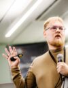 – Varsinkin hyvinvointialueilla on kova paine karsia palveluja, johtava asiantuntija Rasmus Aro sanoo.