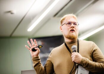 – Varsinkin hyvinvointialueilla on kova paine karsia palveluja, johtava asiantuntija Rasmus Aro sanoo.