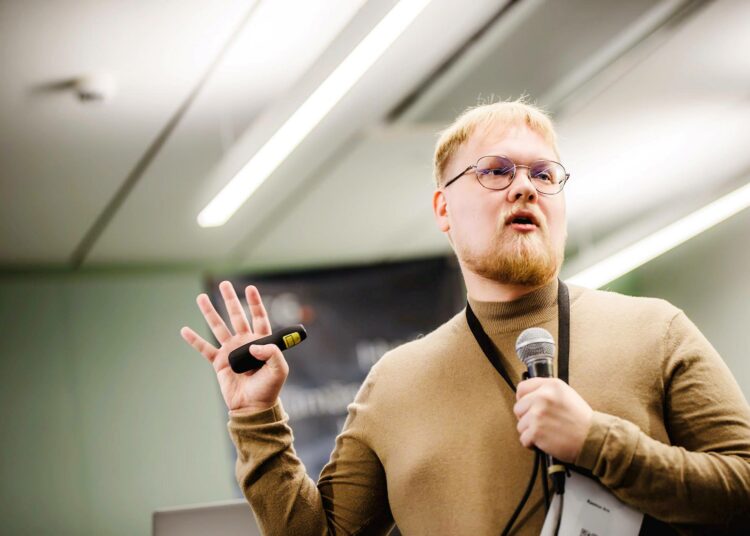 – Varsinkin hyvinvointialueilla on kova paine karsia palveluja, johtava asiantuntija Rasmus Aro sanoo.