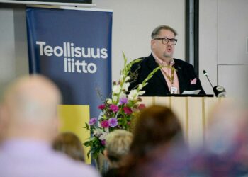 Teollisuusliiton varapuheenjohtaja Turja Lehtonen ihmettelee, miksi EK ei halua tehdä yhteistyötä työperäisen rikollisuuden kitkemiseksi.
