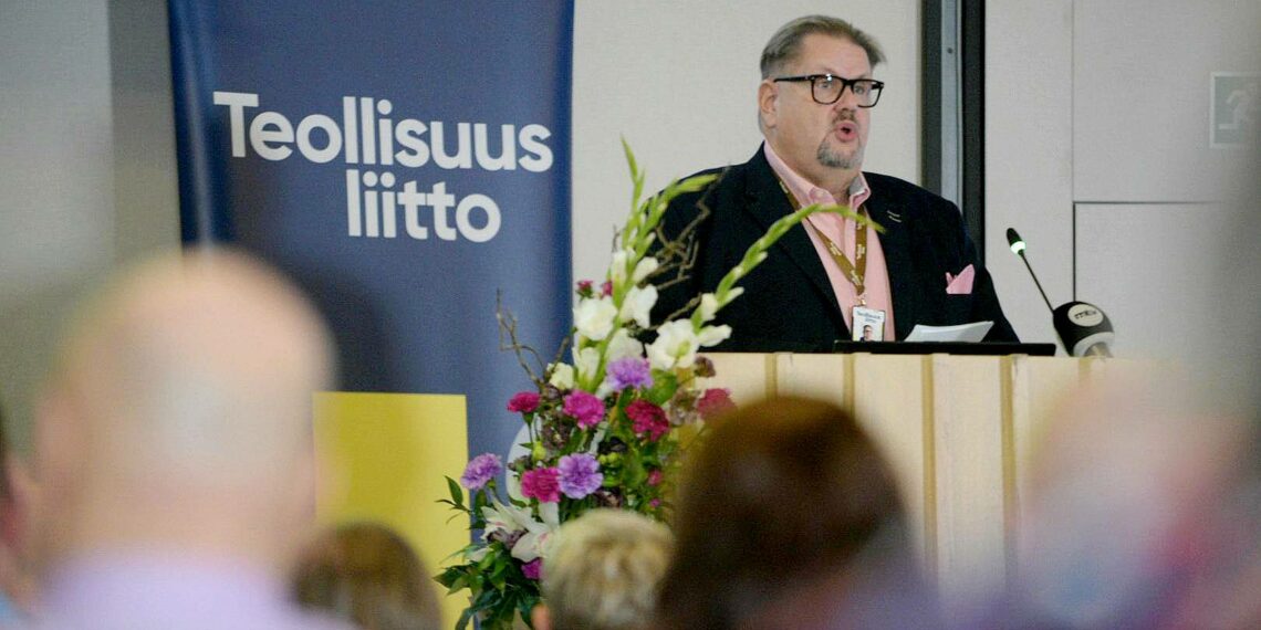 Palkansaajien kunnianpalautus on ajankohtaisempi kuin koskaan, sanoo Turja Lehtonen.