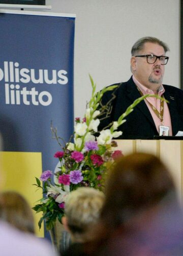 Palkansaajien kunnianpalautus on ajankohtaisempi kuin koskaan, sanoo Turja Lehtonen.