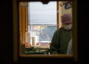 Työpaikkoja syntyy muun muassa terveydenhuollossa.