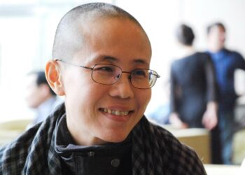 Kiinan tunnetuimman toisinajattelijan vaimo Liu Xia saa poliisit peräänsä aina poistuessaan kotoaan.