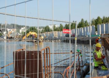 Kunnallisessa palvelurakenneuudistuksessa olisi henkilöstö otettava KTK:n mukaan mukaan jo suunnitteluvaiheessa. Kuva Jyväskylän sataman rakennustyömaalta.