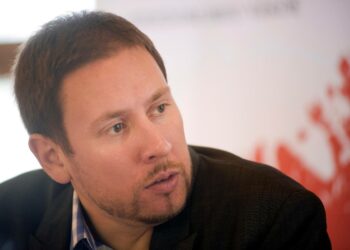 Paavo Arhinmäen mielestä Suomen ja Venäjän välistä luottamuspääomaa pitäisi käyttää ennen muuta kouriintuntuvien, kahdenvälisten ongelmien ratkaisemiseen.