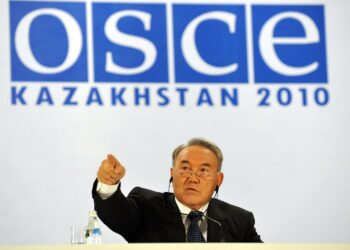 Kazakstanin presidentti Nursultan Nazarbajev Etyjin huippukokouksessa Astanassa joulukuun alussa.