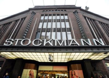 Stockmann lomauttaa ja alkaa selvittää rakenteellisten muutosten toteuttamista.