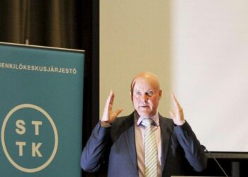 Työajan pidentämisen sijaan STTK:n puheenjohtaja Antti Palola ehdottaa työn jakamista nykyistä tasaisemmin.