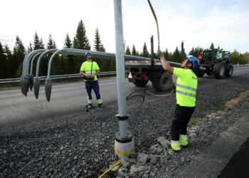 Rakennusliittoa kiinnostaa tällä hetkellä etenkin Fennovoiman ydinvoimalatyömaa. Fennovoiman työmaalle vievälle tielle pystytettiin katuvaloja elokuun 5. päivä.