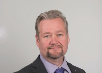 Kansanedustaja Jari Myllykosken mukaan paikallinen sopiminen ei saa mahdollistaa työehtojen polkemista.