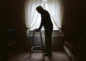 Nykyisellään työntekijällä voi kotihoidossa olla 20 potilasta, joiden luona pitäisi ehtiä käydä 7 tunnin ja 37 minuutin mittaisen työpäivän aikana. Lääkedosetin täyttäminen on tarkeä työ, jossa ei saa tulle virheitä.