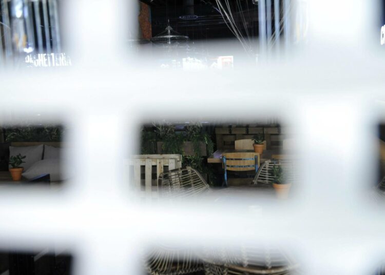 Koronakriisi runtelee palveluelinkeinoja.