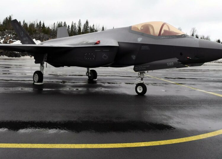Amerikkalainen Lockheed Martin F-35 -hävittäjä esiteltiin medialle Pirkkalassa 10. helmikuuta 2020.