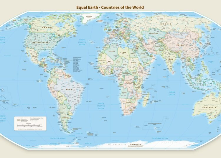 Equal Earth -maailmankartassa kaikki maat ja maanosat ovat oikeassa koossaan suhteessa toisiinsa.