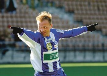 HJK:n Valeri Popovits tuuletti tekemäänsä toista maalia jalkapallon Veikkausliigan avausottelussa  HJK?KuPS.