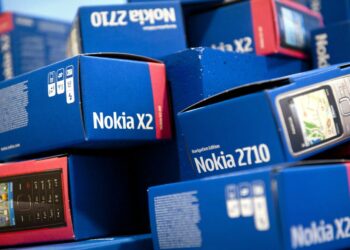 Nokia itse arvioi markkinaosuutensa matkapuhelinten myynnissä olleen vuoden lopussa 32 prosenttia.