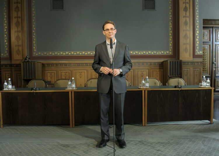 Kokoomuksen Jyrki Katainen (kuvassa) tarvitsee hallitukseensa sekä Vasemmistoliiton että vihreät, Anne Huotari arvioi.