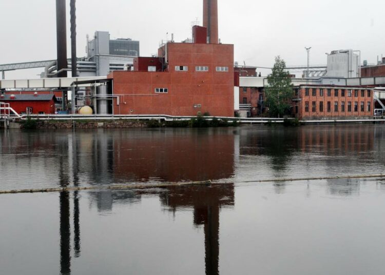 Myllykosken paperitehdas hiljenee vuoden loppuun mennessä. Tehtaan työntekijöiden tunnelmista kerrottiin Viikkolehdessä 9. syyskuuta.