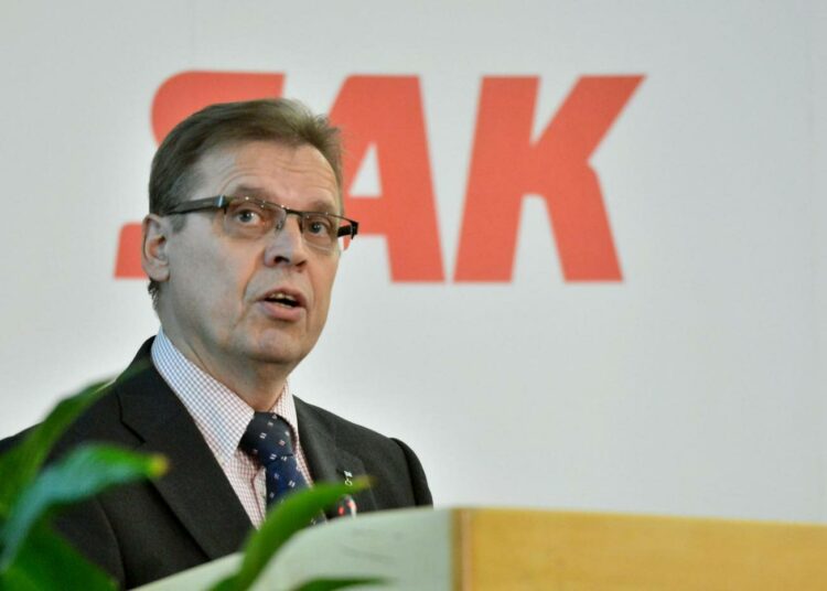 SAK:n puheenjohtaja Lauri Lyly.