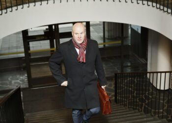 STTK:n puheenjohtaja Antti Palola kertoo tuoreessa STTK-lehdessä ärsyyntyneensä korkeasti koulutettujen Akavan jäsenkalastelusta STTK:laisessa liittoperheessä.