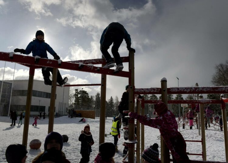 Suomalaisnuorten matematiikan ja luonnontieteiden PISA-tulosten keskiarvo on pudonnut 23,5 pistettä vuosina 2006 – 2012.