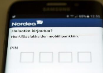 Nuoret maksavat kaupan kassalla mieluiten mobiilimaksuna tai lähimaksulla.
