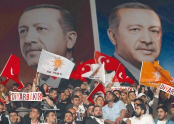 Presidentti Recep Tayyip Erdogan palasi AKP-puolueen johtajaksi toissa viikonloppuna.