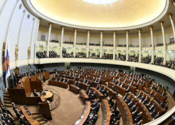 Valtaosa eduskunnassa olevista puolueista aikoo huolehtia, että ehdokaslistoilla on miehiä ja naisia vähintään suhteessa 60–40 prosenttia.
