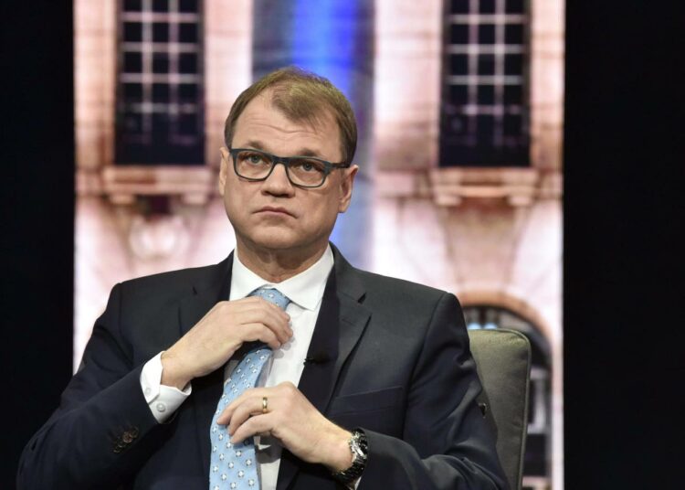 Keskustan puheenjohtaja Juha Sipilä tulistui Jussi Halla-ahon puheista.