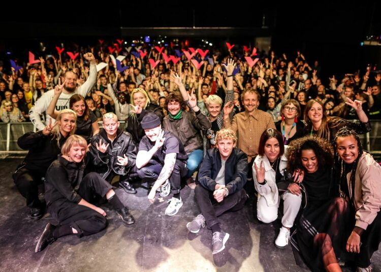 Vasemmistoliitto järjesti eri puolilla Suomea konsertteja vaalikampanjan aikana. Helsingissä Circus-ravintola täyttyi ääriään myöten.