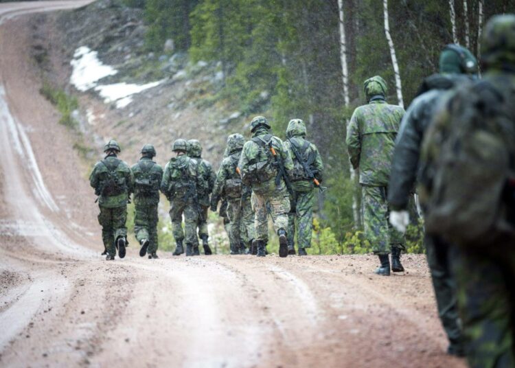 Naton jäsenenäkin Suomen tärkein panos liittokunnan jäsenenä olisi kyky puolustaa omaa aluettaan.