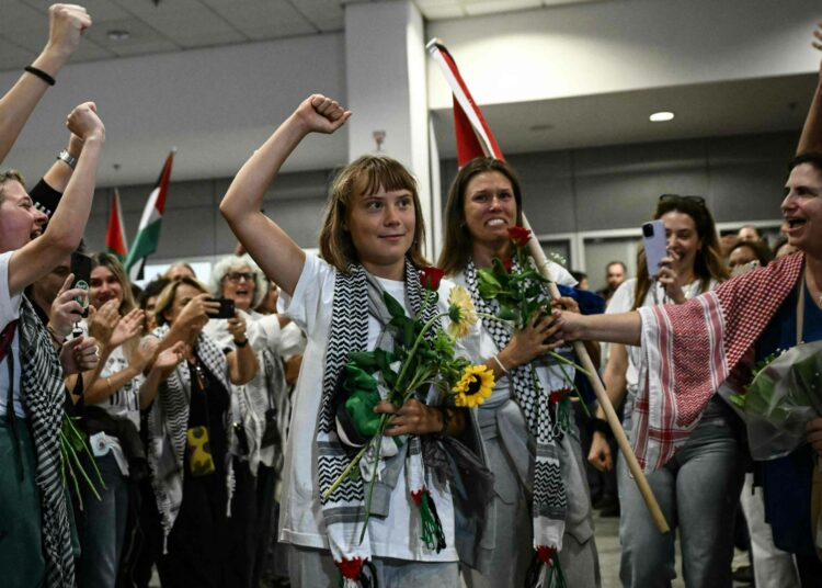 Israelin pidättämät aktivistit saapuivat maanantaina Ateenaan. Kreikan ulkoministeriön mukaan saapuneissa oli 161 ihmistä 16 Euroopan maasta.