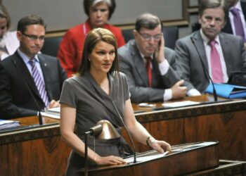 Oppositio sai kuulla kunniansa Mari Kiviniemen ensimmäisessä pääministeripuheessa.