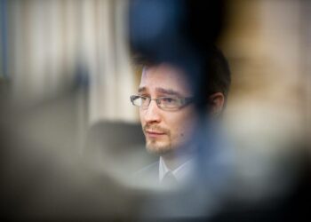 Oras Tynkkynen piikitteli valtiovarainministeri Jutta Urpilaista haittaverojen tasavero-ominaisuudesta.