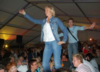 Kesällä 2009 Työväen Musiikkitapahtumassa tanssittiin pöydälläkin.