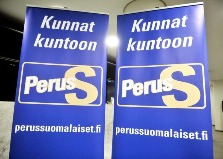 Perussuomalaisten eduskuntavaaleista alkanut noste jatkuu ja puolueen ehdokkaat vyöryvät valtuustoihin isolla joukolla.
