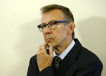 Oikeuskansleri Jaakko Jonkka muistuttaa terveyspalvelujen muodostavan hyvin huomattavan osan kunnan vastuulla olevista palveluista.