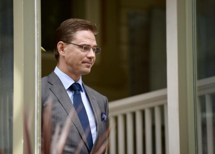 Pääministeri Jyrki Katainen Kesärannassa Helsingissä torstaina.