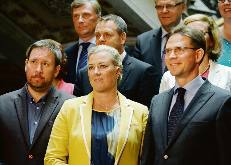 Kannattaako Paavo Arhinmäen (vas.) pitää vasemmistoliitto hallituksessa? Siitä keskustellaan vakavasti viikon kuluttua.
