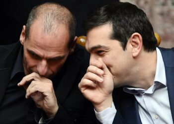 Kreikan valtiovarainministeri Gianis Varoufakis ja pääministeri Alexis Tsipras parlamentissa keskiviikkona.