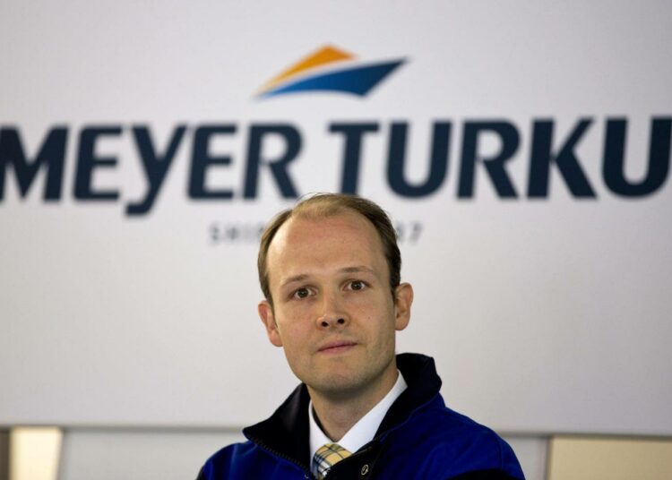 Mayer Werftin toimitusjohtaja Jan Meyer lupasi useiden kymmenien miljoonien eurojen investoinnit Turun telakkaan.