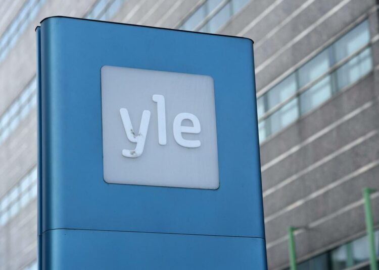 Yle joutuu toimimaan monien ristiriitaisten paineiden keskellä eikä tämä voi olla heijastumatta toimituksiin.