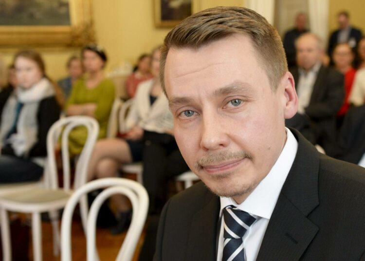 Lapsiasiavaltuutettu Tuomas Kurttila.