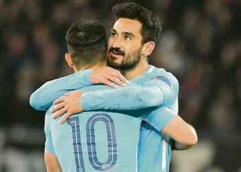 Cityn tehomiehenä hääri Baselissa saksalainen Ilkay Gündogan, joka juhli ensimmäistä maaliaan halaamalla Sergio Agüeroa (10).