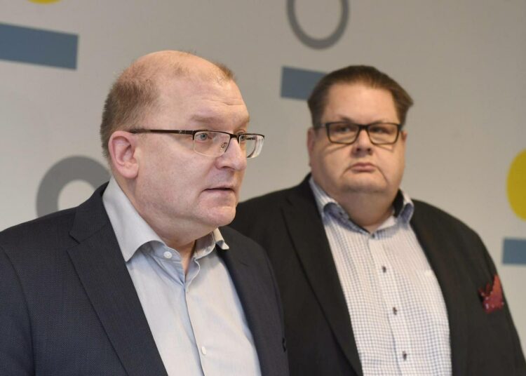 Teollisuusliiton johtokaksikko Riku Aalto ja Turja Lehtonen kertoi viime lauantaina sopimuksen tulleen hyväksytyksi.