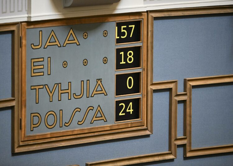 Eduskunta hyväksyi Ottawan sopimuksesta irtautumisen äänin 157-18.